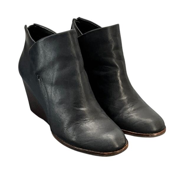 Gianni Bini Black Leather Western Wedge Heel Zip Back Ankle Bootie Women 9.5M - Picture 1 of 10